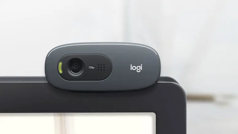 c270-hd-webcam-mounting-on-a-monitor.webp